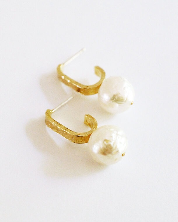 yellow gold earrings white pearls
