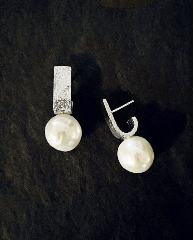silver modern pearl earrings